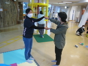 遊びのヒント～なべなべそこぬけ～