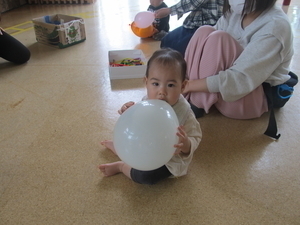 5月26日　けやきひろばinあかちゃんしゃべり場「風船で遊ぼう」開催しました