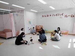 「子育てサロン」３月の様子・４月の予定