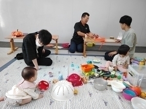 子育てサロン１０月の様子・１１月の予定